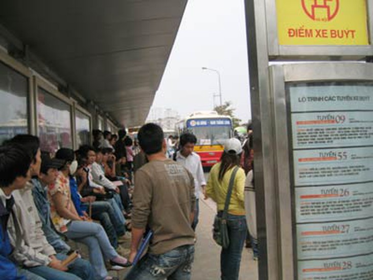 Bắt 6 tên móc túi, trộm cắp ở bến xe buýt